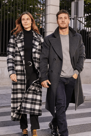 Mann und Frau tragen Jacken von C&A